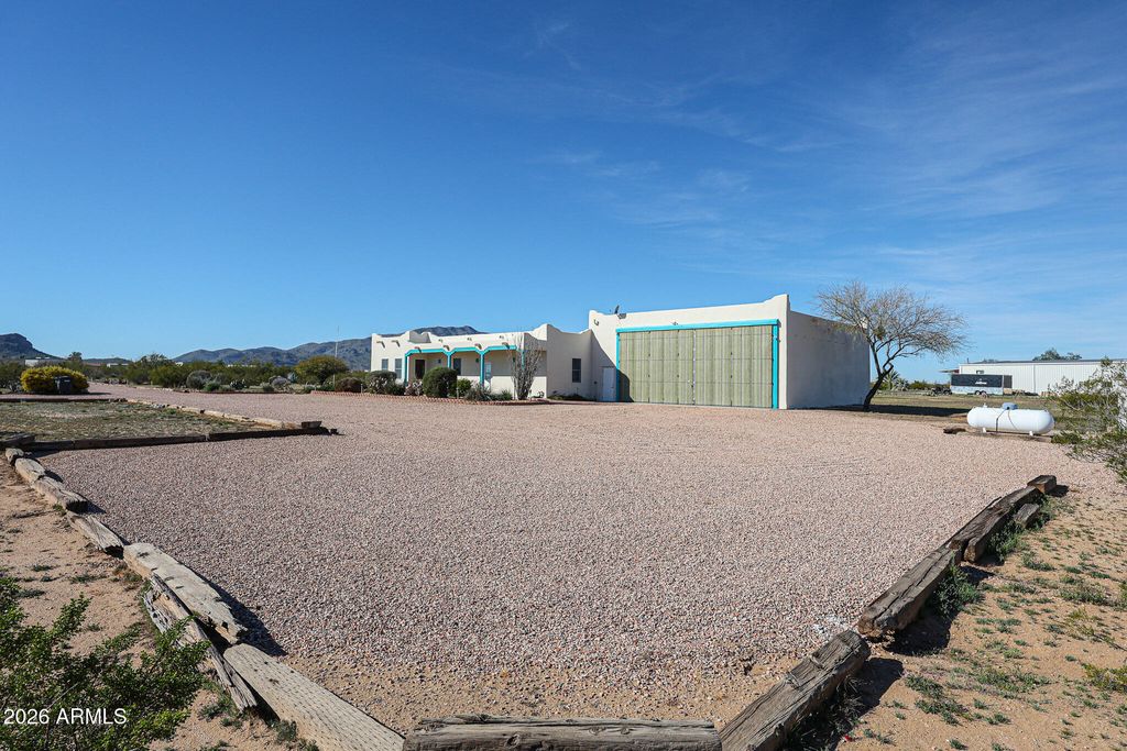 Image 10 of property listing at 51340 W IVER Road, Aguila, AZ 85320