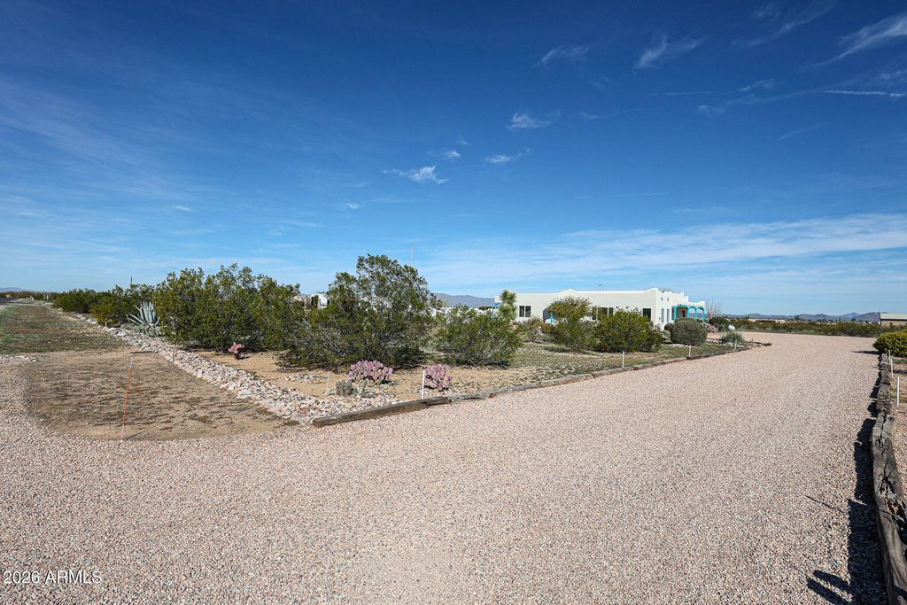 Image 13 of property listing at 51340 W IVER Road, Aguila, AZ 85320
