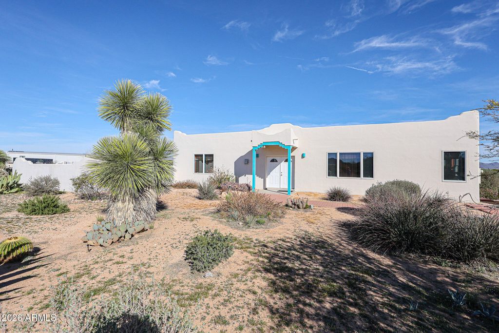 Image 14 of property listing at 51340 W IVER Road, Aguila, AZ 85320