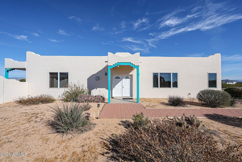 Image 15 of property listing at 51340 W IVER Road, Aguila, AZ 85320