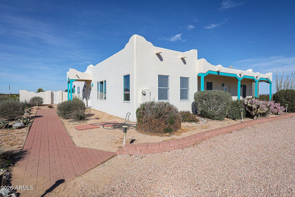 Image 17 of property listing at 51340 W IVER Road, Aguila, AZ 85320