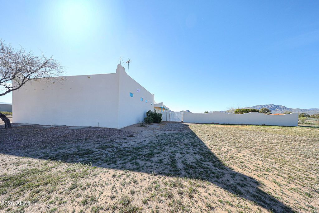 Image 8 of property listing at 51340 W IVER Road, Aguila, AZ 85320