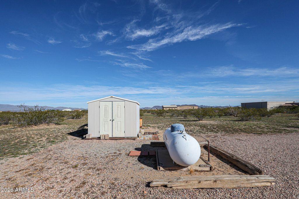Image 9 of property listing at 51340 W IVER Road, Aguila, AZ 85320