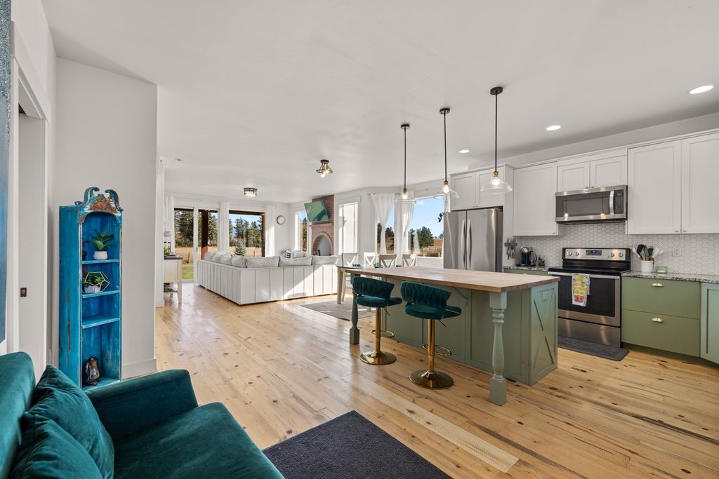 153 Dancing Aspen Lane, Kalispell, MT 59901 photo 2