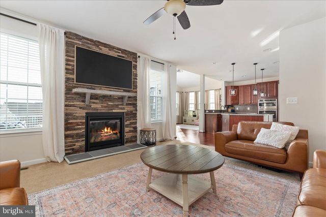 16771 EVENING STAR DR, Round Hill, VA 20141