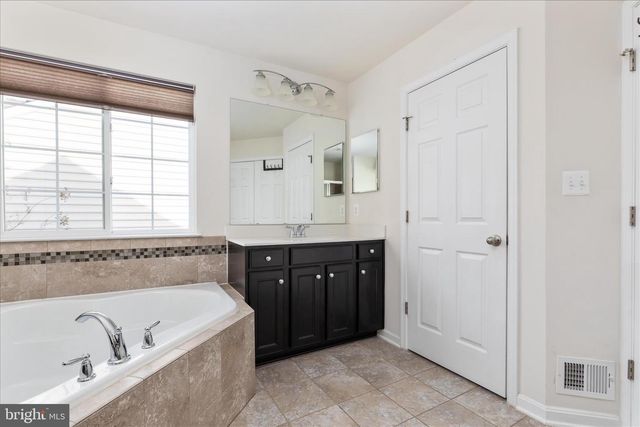 16771 EVENING STAR DR, Round Hill, VA 20141