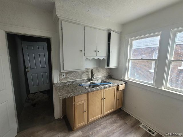 3996 Beaconsfield Street, Detroit, MI 48224