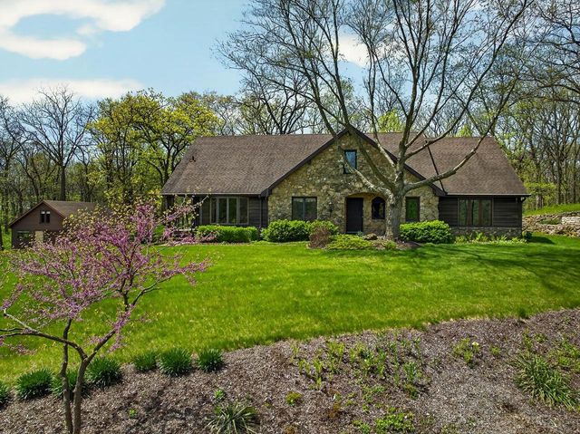 4802 Country Meadows Road, Brooklyn, WI 53521