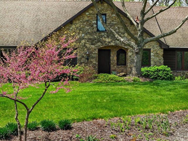 4802 Country Meadows Road, Brooklyn, WI 53521
