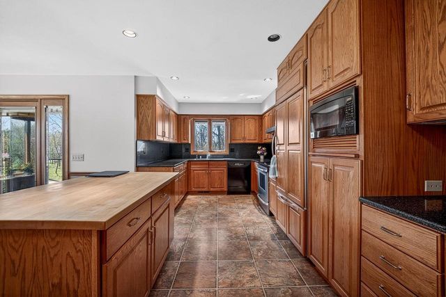 4802 Country Meadows Road, Brooklyn, WI 53521