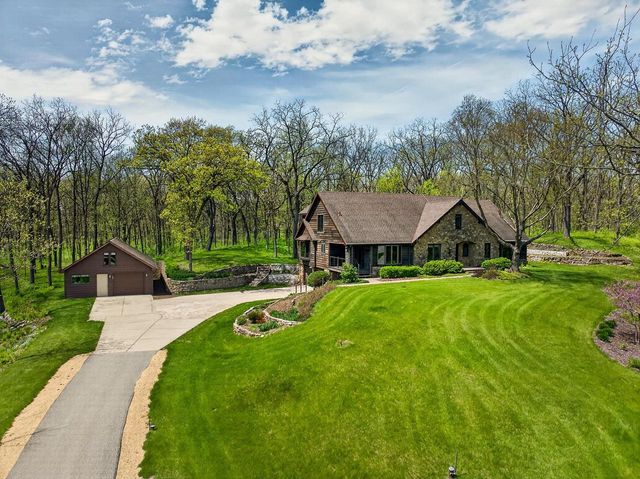 4802 Country Meadows Road, Brooklyn, WI 53521