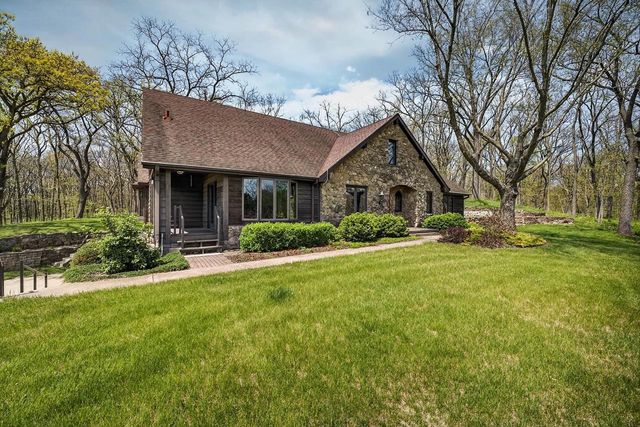 4802 Country Meadows Road, Brooklyn, WI 53521