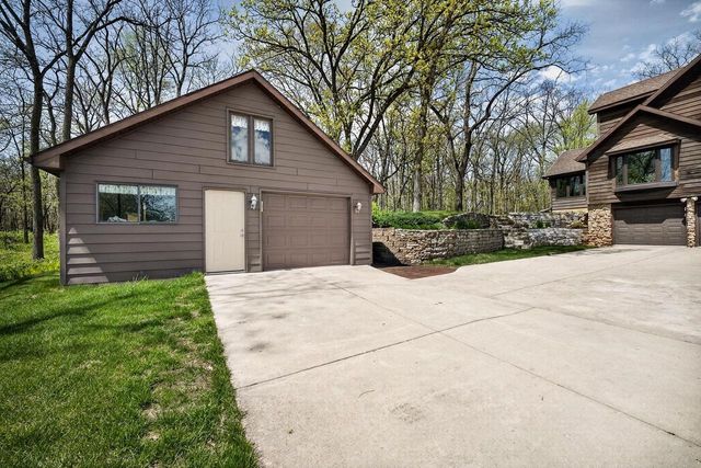 4802 Country Meadows Road, Brooklyn, WI 53521