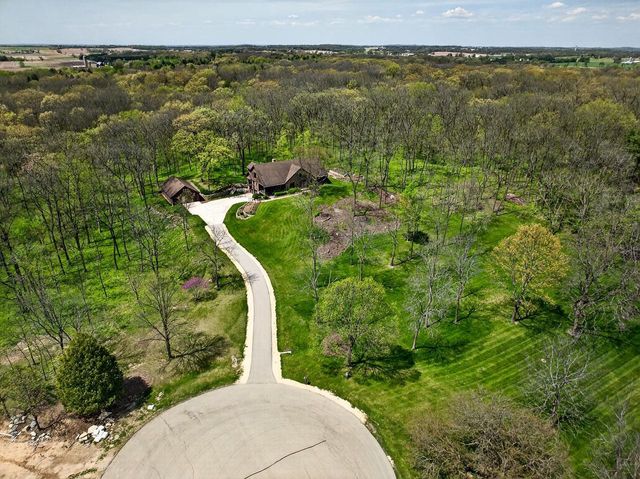 4802 Country Meadows Road, Brooklyn, WI 53521