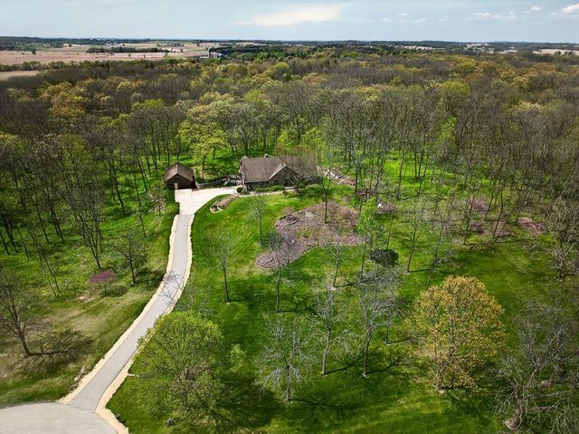 4802 Country Meadows Road, Brooklyn, WI 53521
