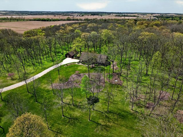 4802 Country Meadows Road, Brooklyn, WI 53521
