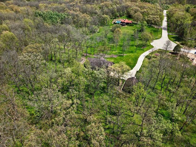 4802 Country Meadows Road, Brooklyn, WI 53521