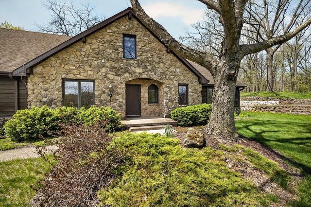 4802 Country Meadows Road, Brooklyn, WI 53521