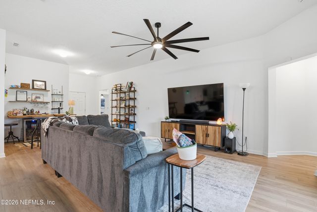 5043 BIG PINE Drive, Jacksonville, FL 32218