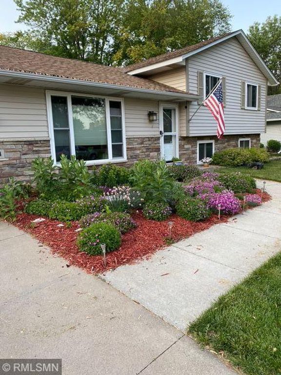 8414 72nd Street S, Cottage Grove, MN 55016