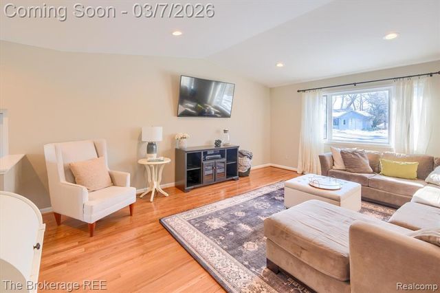 4405 Green Lake Road, West Bloomfield, MI 48323