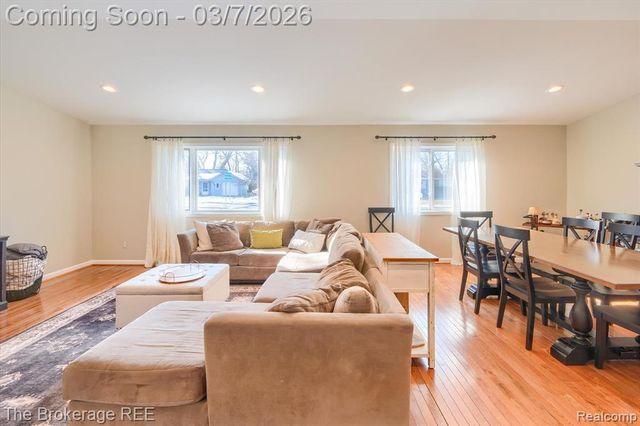 4405 Green Lake Road, West Bloomfield, MI 48323