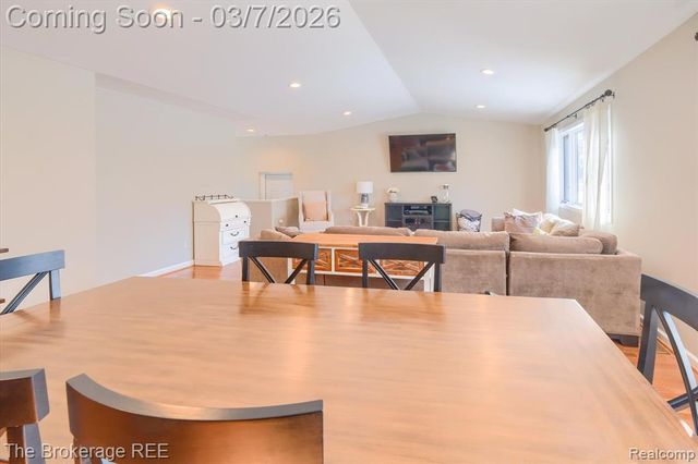 4405 Green Lake Road, West Bloomfield, MI 48323