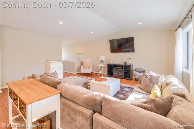 4405 Green Lake Road, West Bloomfield, MI 48323