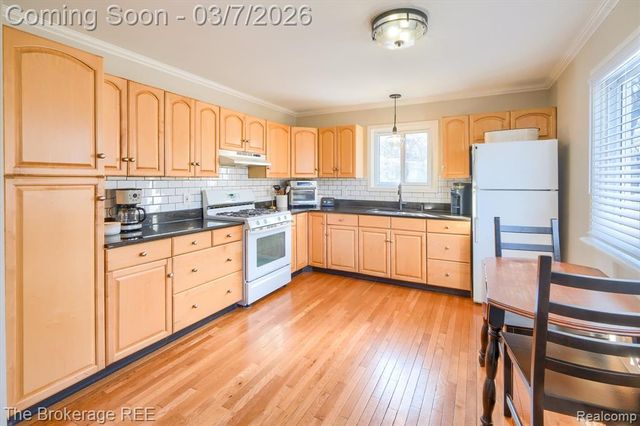 4405 Green Lake Road, West Bloomfield, MI 48323