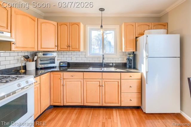 4405 Green Lake Road, West Bloomfield, MI 48323