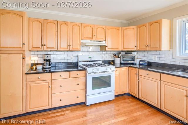 4405 Green Lake Road, West Bloomfield, MI 48323