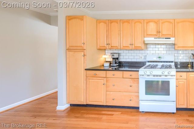 4405 Green Lake Road, West Bloomfield, MI 48323