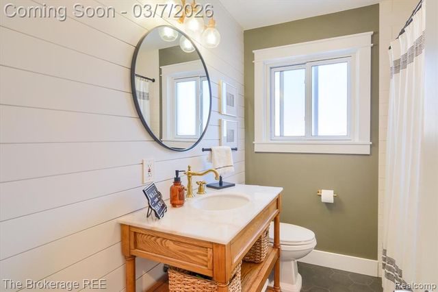 4405 Green Lake Road, West Bloomfield, MI 48323