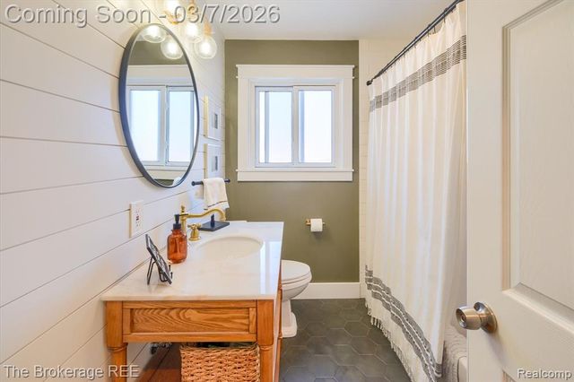 4405 Green Lake Road, West Bloomfield, MI 48323