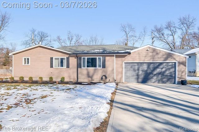 4405 Green Lake Road, West Bloomfield, MI 48323