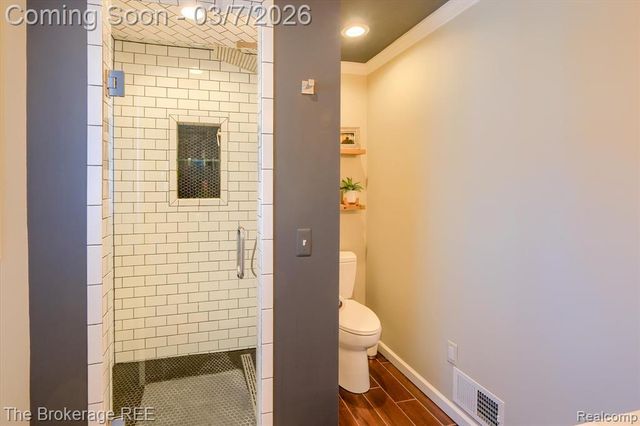 4405 Green Lake Road, West Bloomfield, MI 48323