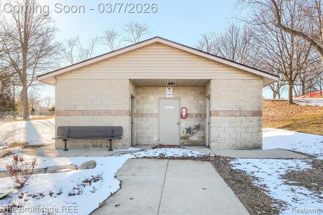 4405 Green Lake Road, West Bloomfield, MI 48323