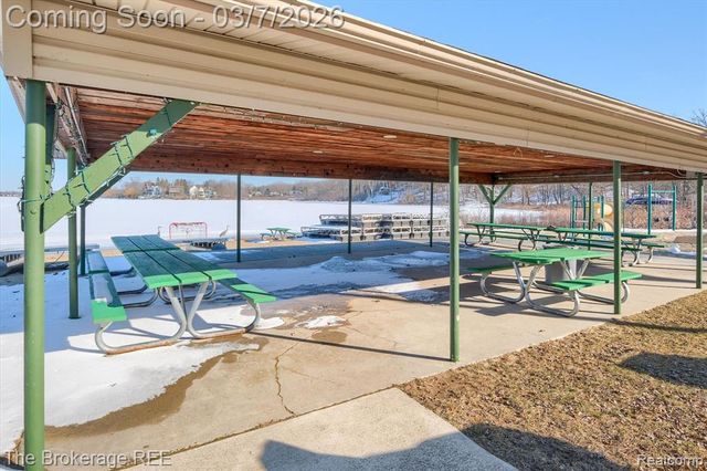 4405 Green Lake Road, West Bloomfield, MI 48323