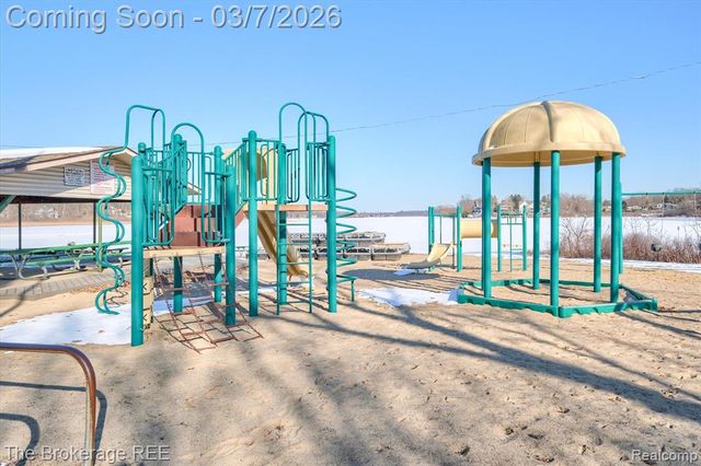 4405 Green Lake Road, West Bloomfield, MI 48323