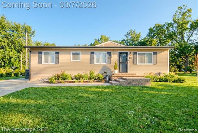 4405 Green Lake Road, West Bloomfield, MI 48323