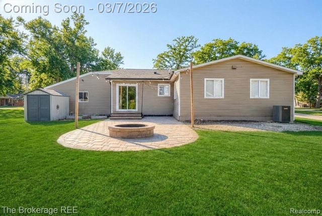 4405 Green Lake Road, West Bloomfield, MI 48323