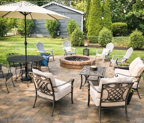 4405 Green Lake Road, West Bloomfield, MI 48323