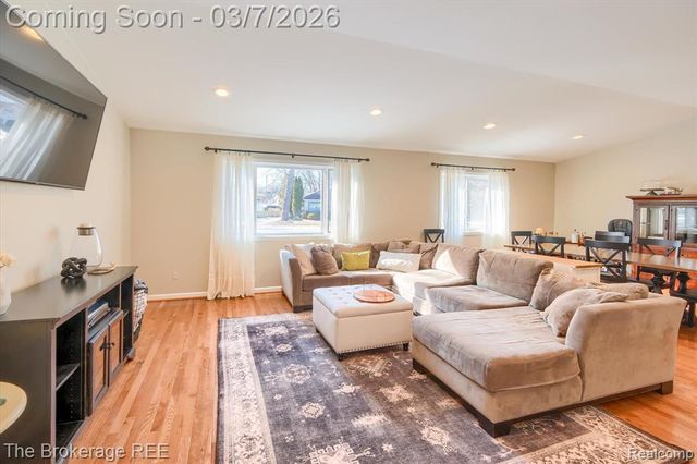 4405 Green Lake Road, West Bloomfield, MI 48323