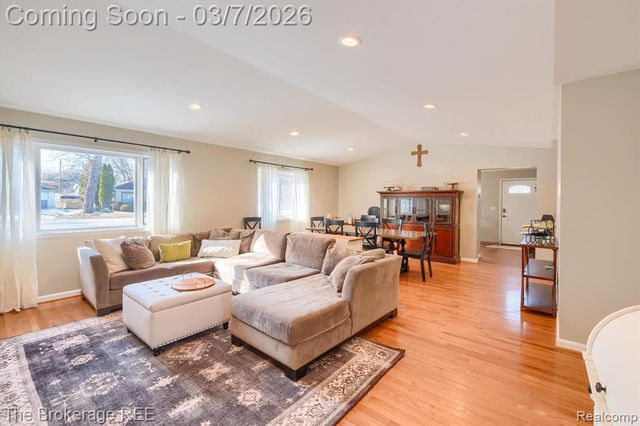 4405 Green Lake Road, West Bloomfield, MI 48323