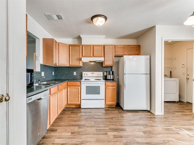 3705 Johnson Farms Drive, Mustang, OK 73064