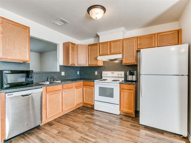 3705 Johnson Farms Drive, Mustang, OK 73064