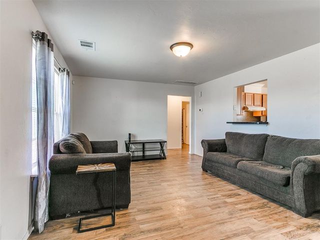 3705 Johnson Farms Drive, Mustang, OK 73064