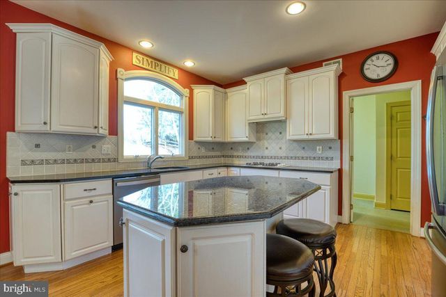 105 BRIMFUL DR, Phoenixville, PA 19460