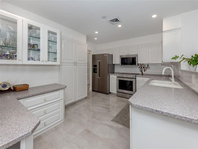 396 BAYSHORE DRIVE, Venice, FL 34285