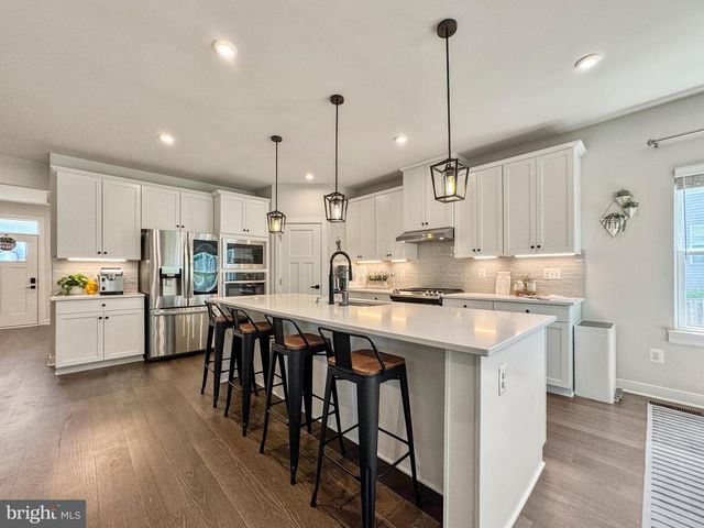 15179 HAYMARKET LANDING DR, Haymarket, VA 20169